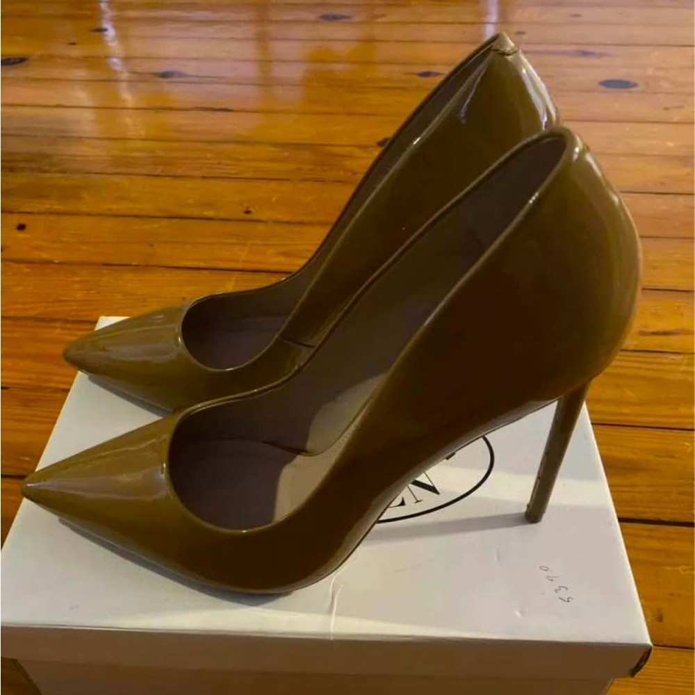 Steve Madden Vala Camel Patent Heels Size 10